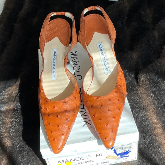 NEW OSTRICH MANOLO BLAHNIK CAROLYNE COGNAC 39 8.5 9 slingbacks GORGEOUS RARE